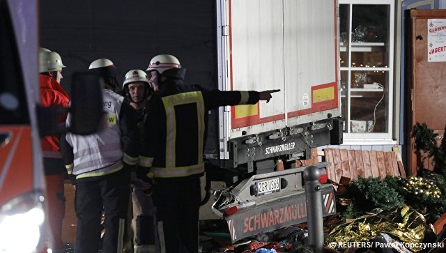 Теракт в Берлине: грузовик протаранил рождественскую ярмарку
