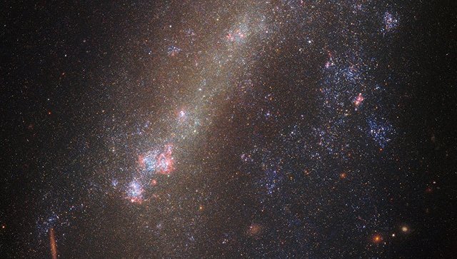 "Хаббл" сфотографировал две "разорванные" галактики