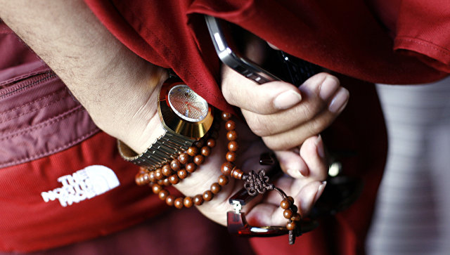 Аскеза и айфоны: как живут тибетские монахи