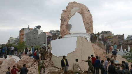 Сильное землетрясение в Непале -  более 800 жертв