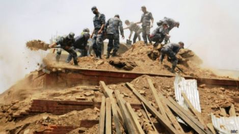 Власти Непала: выживших в землетрясении больше не найти