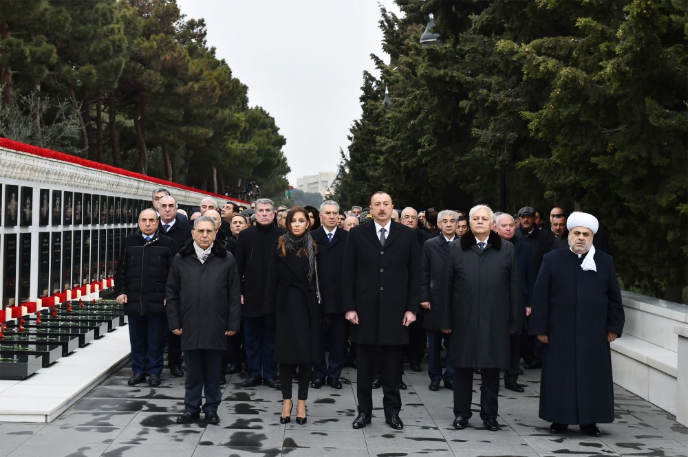 Ильхам Алиев и Мехрибан Алиева почтили светлую память шехидов (ОБНОВЛЕНО)