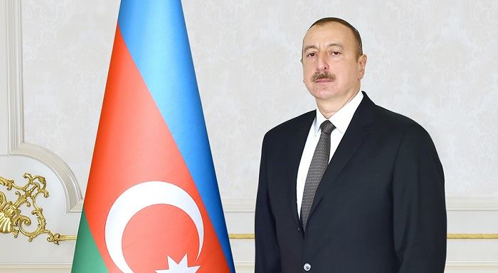 Ильхам Алиев поздравил Яноша Адера 