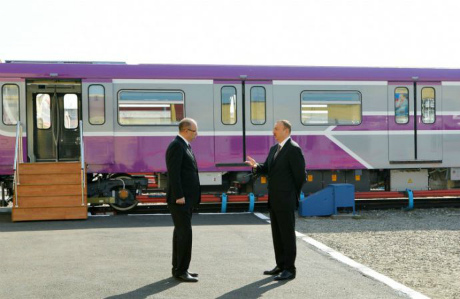 Ильхам Алиев ознакомился с новыми поездами метро - ФОТО
