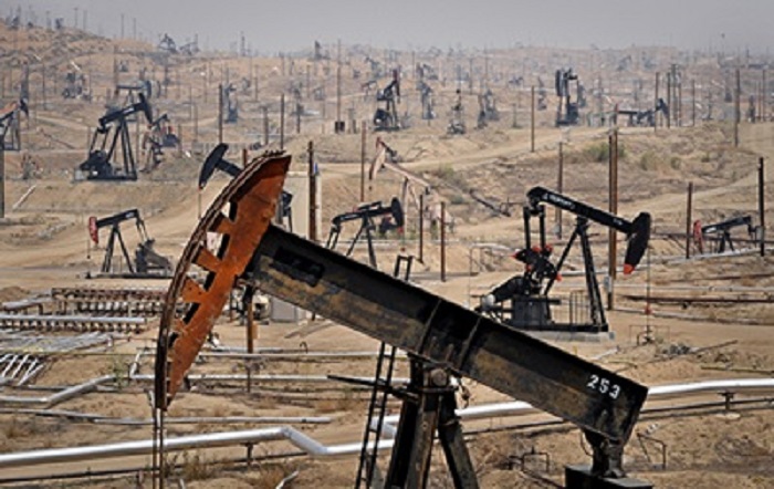Нефть дешевеет на фоне роста числа буровых установок в США