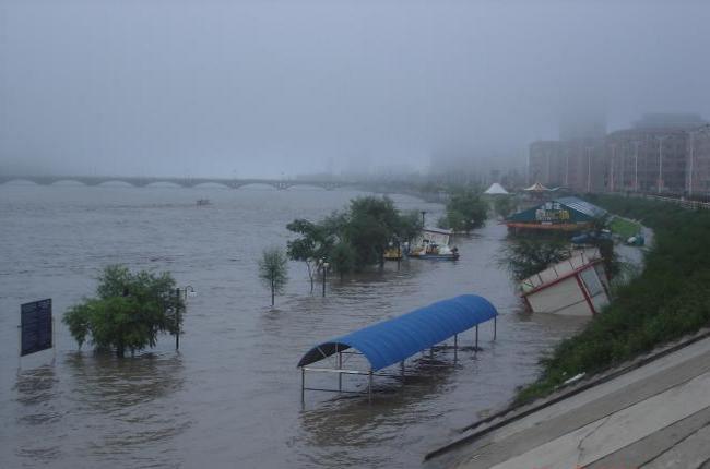 Дожди в Китае привели к гибели десяти человек