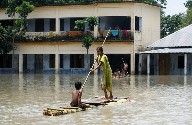 В Южной Азии наводнения унесли жизни 700 человек