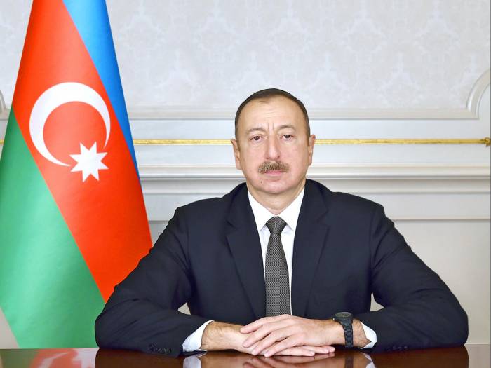 Президент Ильхам Алиев наградил Вильяма Гаджиева