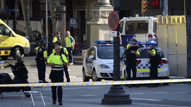 Число жертв терактов в Испании возросло до 16