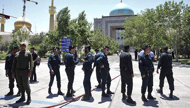 В Иране неизвестный напал на прохожих с ножом
