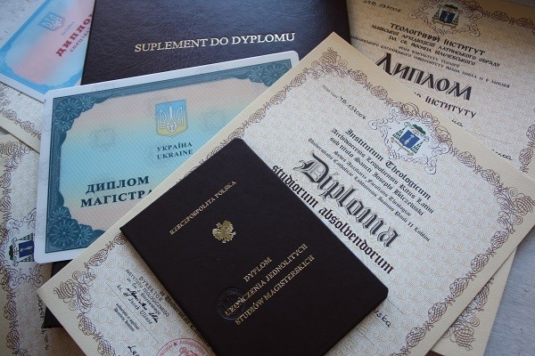Дипломы около 900 обучающихся за границей не были признаны в Азербайджане