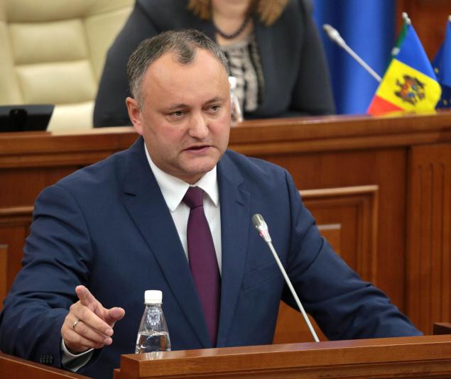 Додон запретил военным участвовать в учениях в Украине