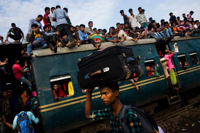 Как ездят на поездах в Бангладеше (ФОТО)
