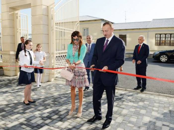 Президент и его супруга приняли участие в открытии школы-лицея №20 