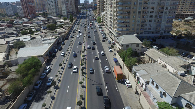 На одной из улиц Баку проводятся работы