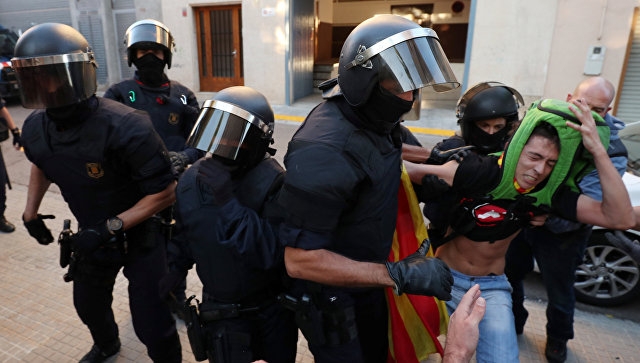 В Испании задержали 12 каталонских чиновников
