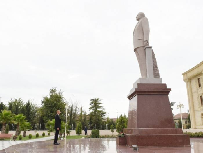 Ильхам Алиев прибыл в Сальянский район