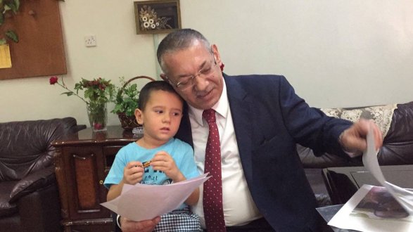Азербайджанский консул навестил маленького Абдуллу в иракском приюте- ФОТО
