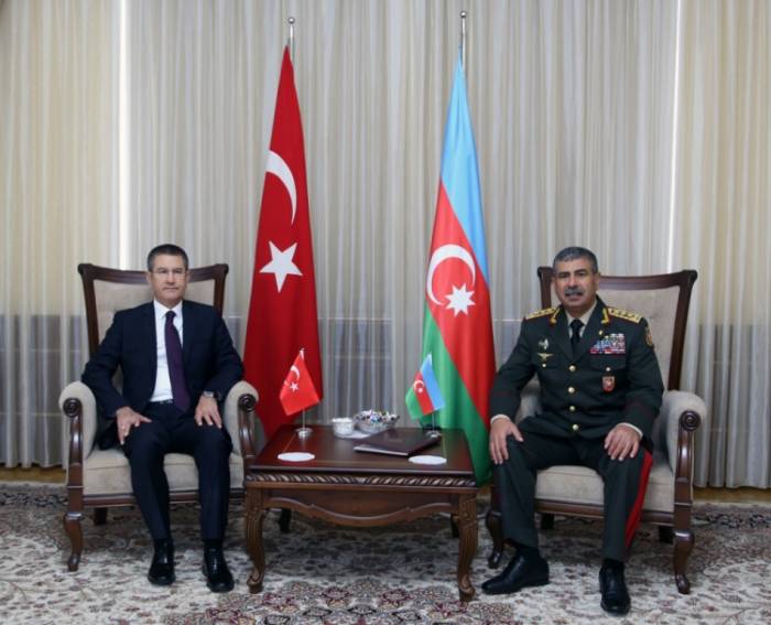 Встреча Закира Гасанова с министром обороны Турции (ФОТО)