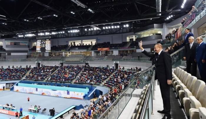 Президент наблюдал за игрой сборной Азербайджана по волейболу