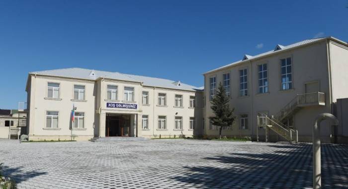 Мехрибан Алиева ознакомилась с условиями в новом здании средней школы (ФОТО)