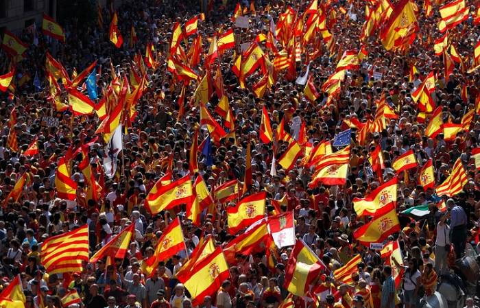 Миллион человек в Барселоне присоединились к акции в поддержку единства Испании
