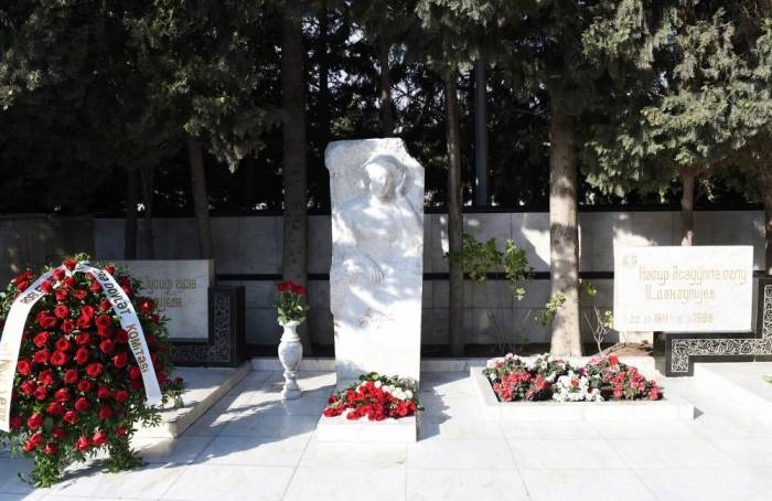 Мехрибан Алиева посетила могилу матери  (ФОТО)
