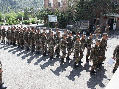 Армянских военных насильно заставляют молиться