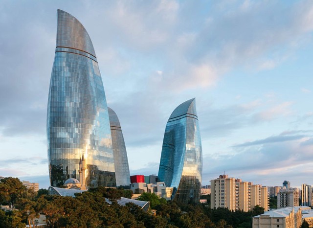 В Баку проходит международный нефтяной саммит