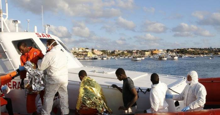 600 нелегальных мигрантов спасли вблизи Италии