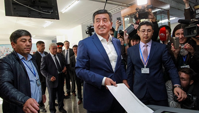 Жээнбеков лидирует на выборах президента Киргизии