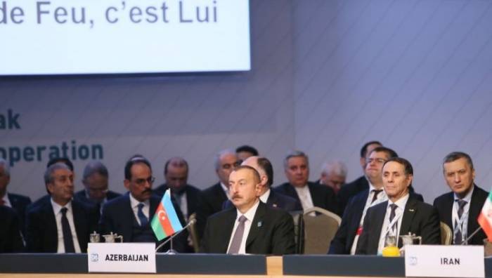 Ильхам Алиев выступил на проходящем в Стамбуле саммите D-8