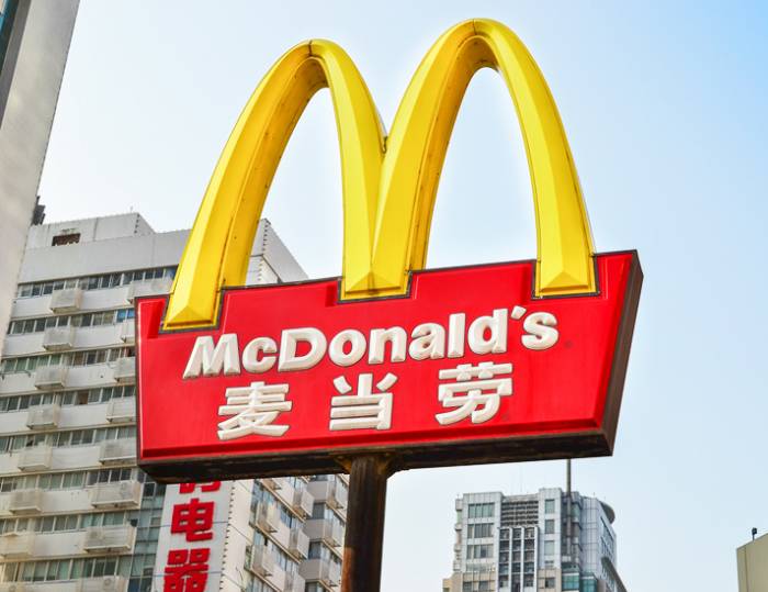В Китае "Макдоналдс" сменил название на "Золотые арки"