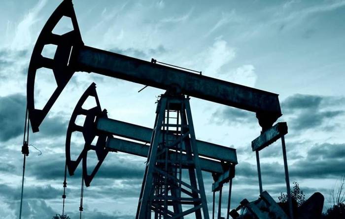 Цена азербайджанской нефти превысила 61 доллар