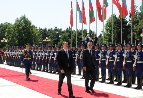 В Баку прошла церемония официальной встречи президента Турции