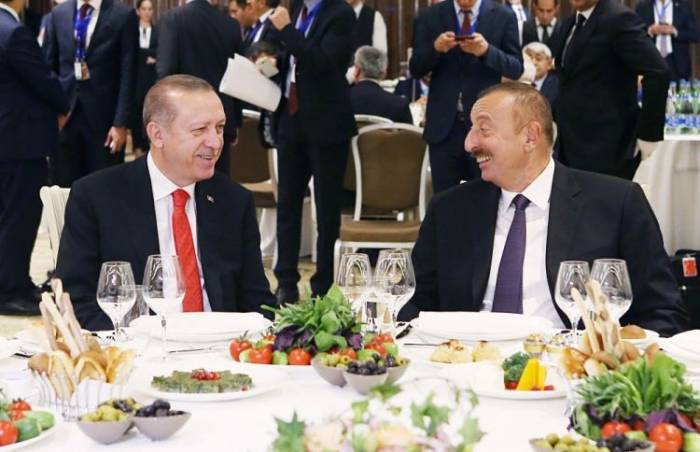 Состоялся совместный обед президентов Азербайджана и Турции