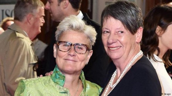 Немецкий министр заключила однополый брак