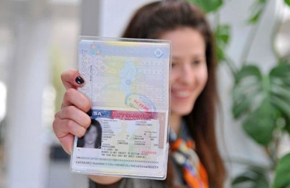 США возобновили выдачу виз в России