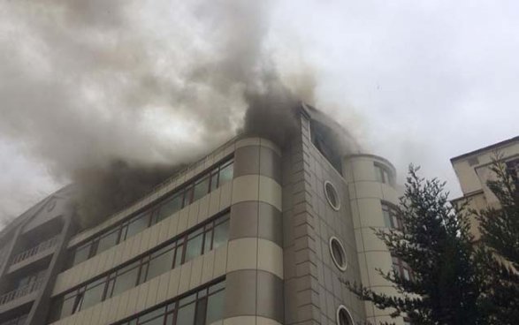Пожар в бизнес-центре в Баку