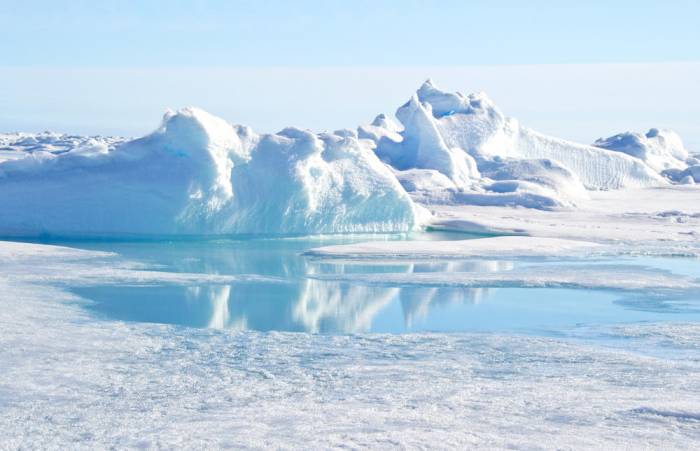 Подо льдами Антарктики нашли гигантское озеро