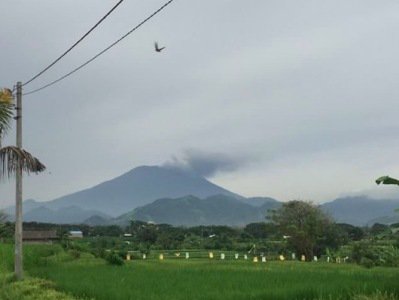 На Бали началось извержение вулкана