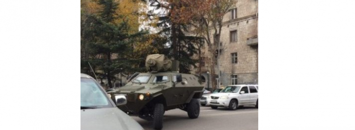 В Тбилиси спецназ возобновил штурм здания