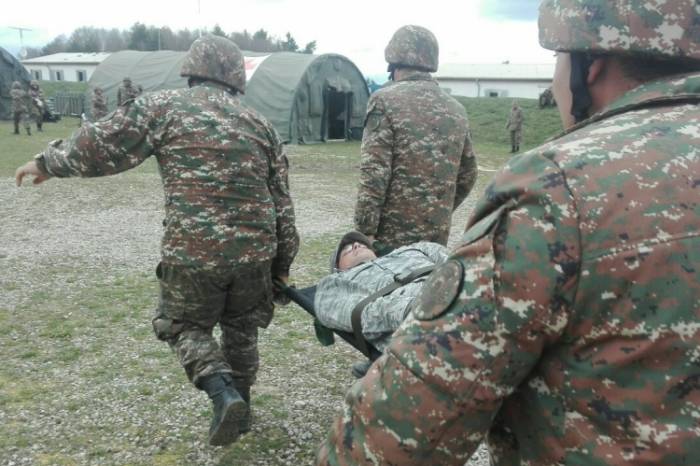 Армянские солдаты калечат себя