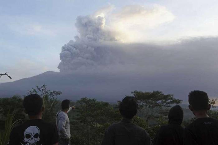 Максимальный уровень опасности на Бали из-за извержения вулкана
