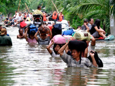 Оползни и наводнения в Индонезии