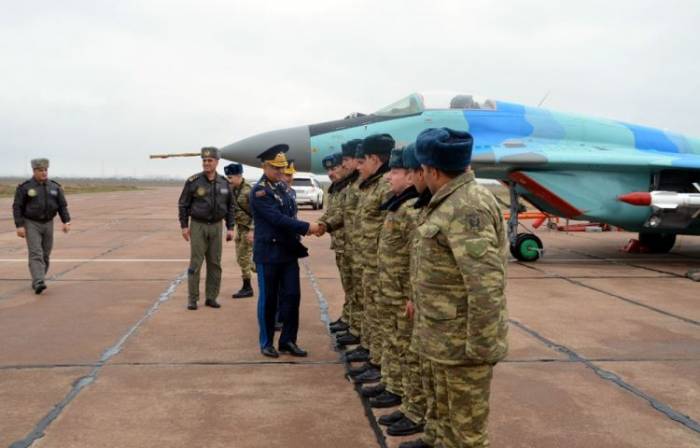 Турецкий генерал посетил авиабазы ВВС Азербайджана - ФОТО