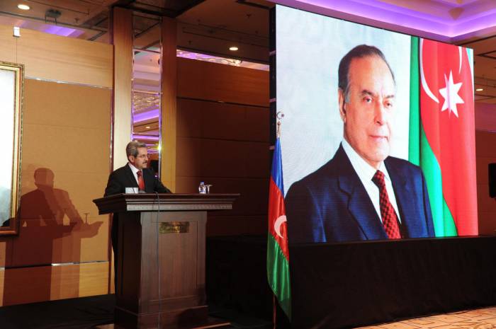 Неждет Унувар: Гейдар Алиев всегда учитывал интересы Азербайджана и Турции