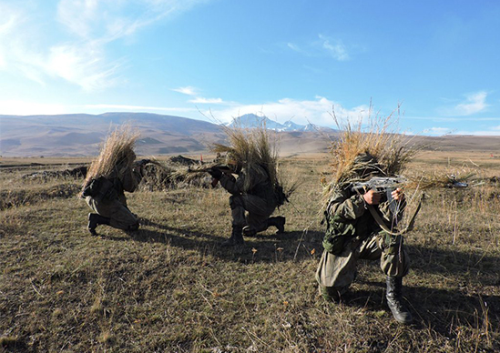 Российские разведчики тренируются в горах Армении