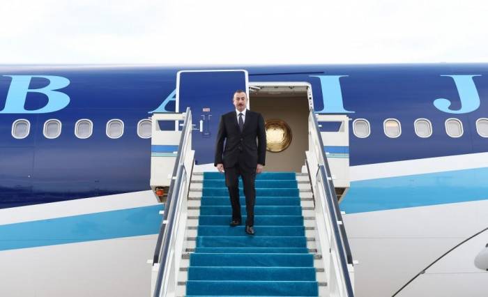 Ильхам Алиев прибыл с рабочим визитом в Стамбул - ФОТО