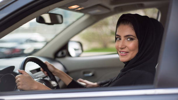 Саудовская Аравия разрешит женщинам водить грузовиками